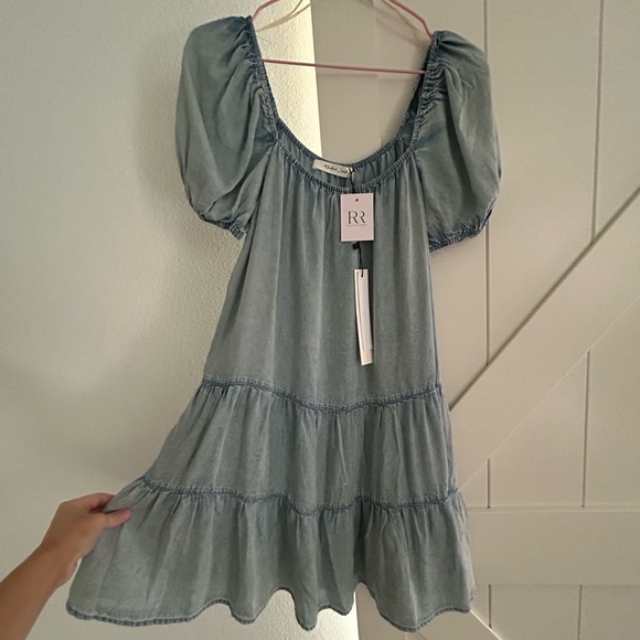 Puff sleeve tiered dress - Picture 5 of 7